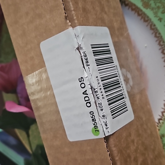 Traded NIB Victoria's Secret Lovespell Shimmer Body Mist 8.4 fl oz - Picture 10 of 10